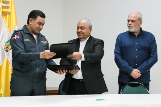 Policia nacional y UCSD firman convenio para elevar la educacion de los agentes