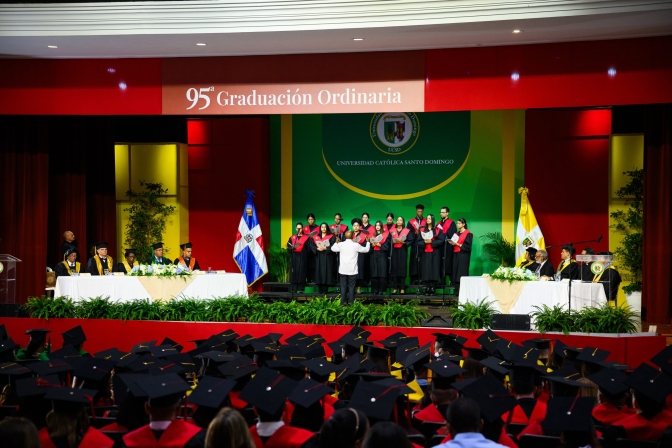 09 Coro Universitario - 95° Graduación UCSD