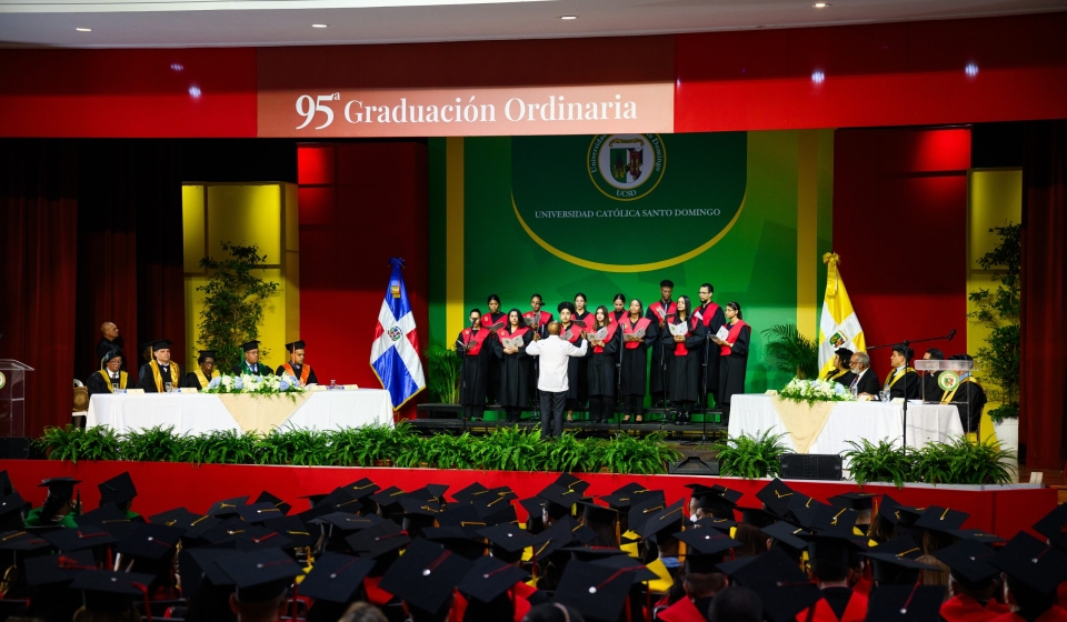 09 Coro Universitario - 95° Graduación UCSD