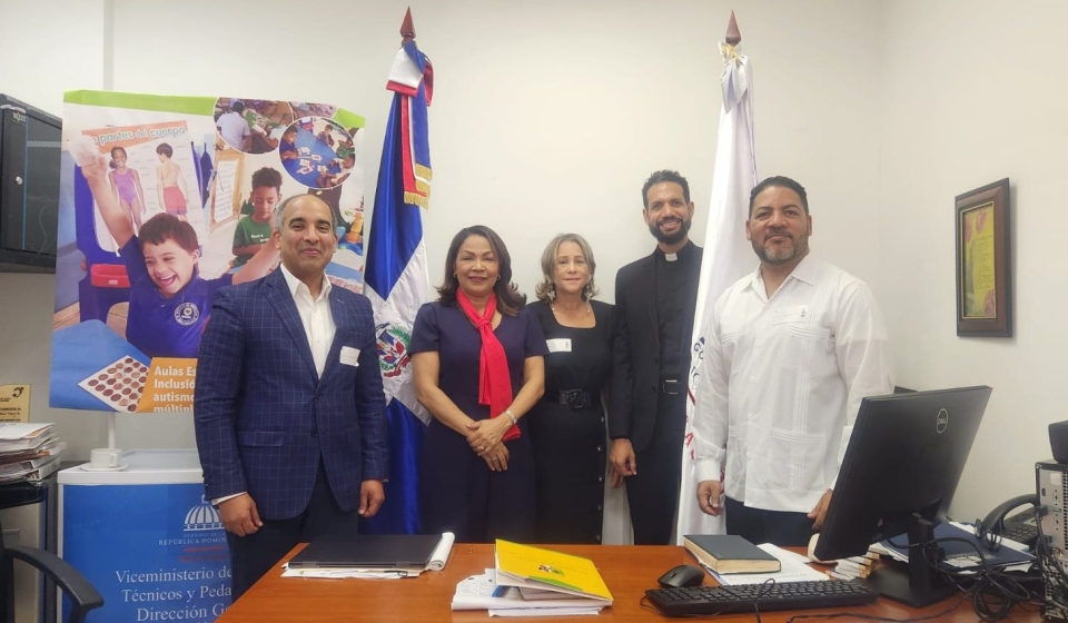 Visita de la UCSD a encargada de Educación Especial del Minerd 1