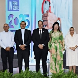 01 Xiomara Pimentel, Mons. Lorenzo Vargas, P. José Luis de la Cruz, Dr. Víctor Atallah, Dra. Ana Simó, Sor Trinidad Ayala, Dr. Luis Vergés. 4° Foro de Medicina y Salud en la UCSD