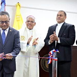 02 Corte de cinta Aula Estrado - Inauguración de Espacios Académicos UCSD