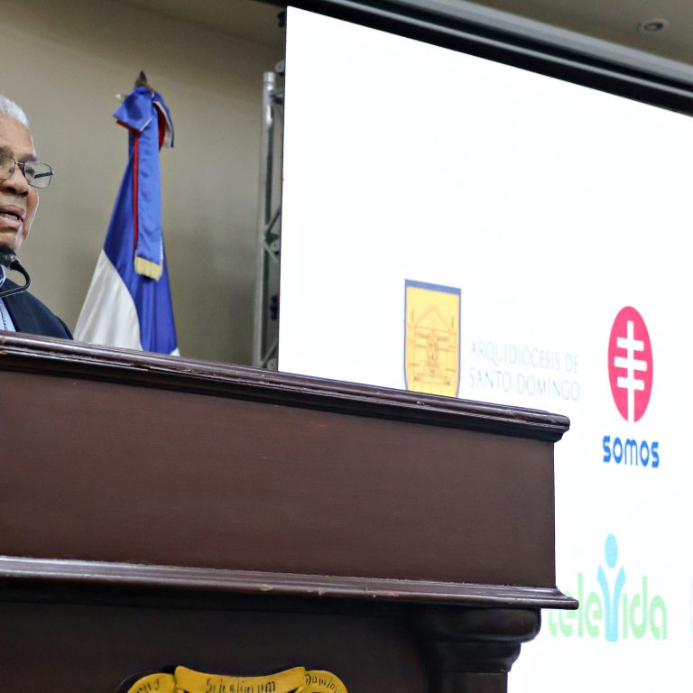04 Mons. Francisco Ozoria Acosta, arzobispo metropolitano de Santo Domingo. 4° Foro de Medicina y Salud en la UCSD