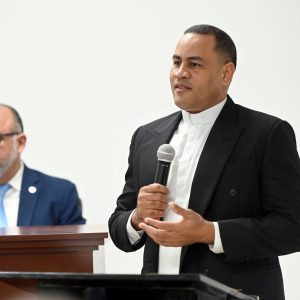 04 Presbítero Dr. José Luis de la Cruz, rector UCSD - Inauguración de Espacios Académicos UCSD