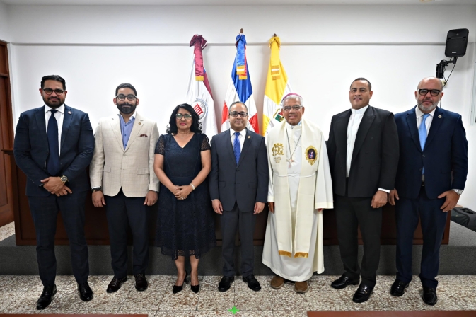 06 Amauri Marco, Amaury Reyes, Eunisis Vásquez, Napoleón Estévez, Mons. Francisco Ozoria, P. José de la Cruz, Gustavo de los Santos - UCSD