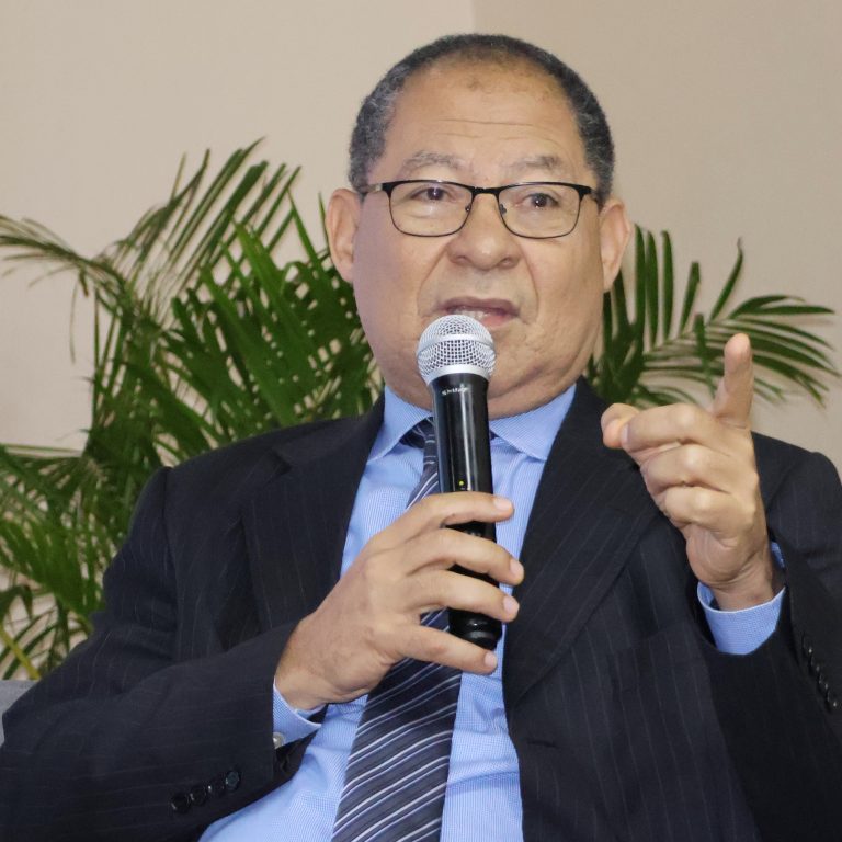 08 Dr. Luis Vergés, 4° Foro de Medicina y Salud en la UCSD.